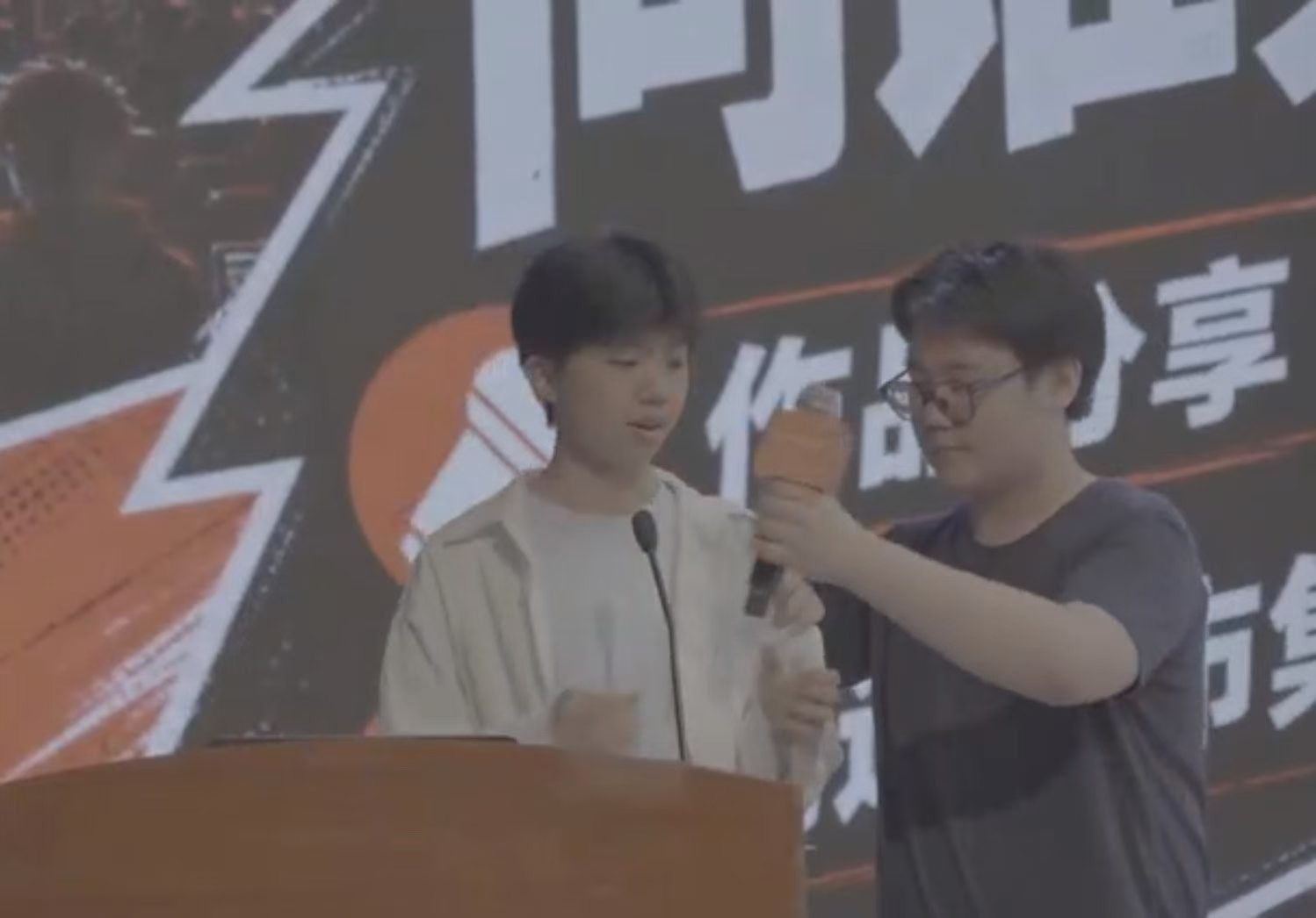 Thomas 在舞台上的经历